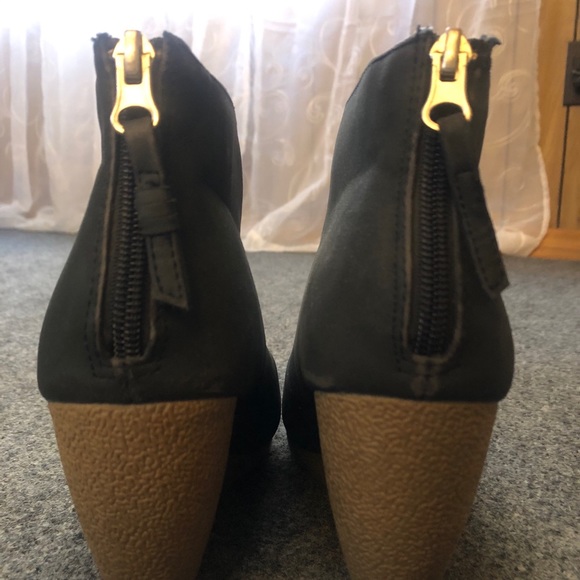 Fun wedged ankle boots. - Picture 3 of 4